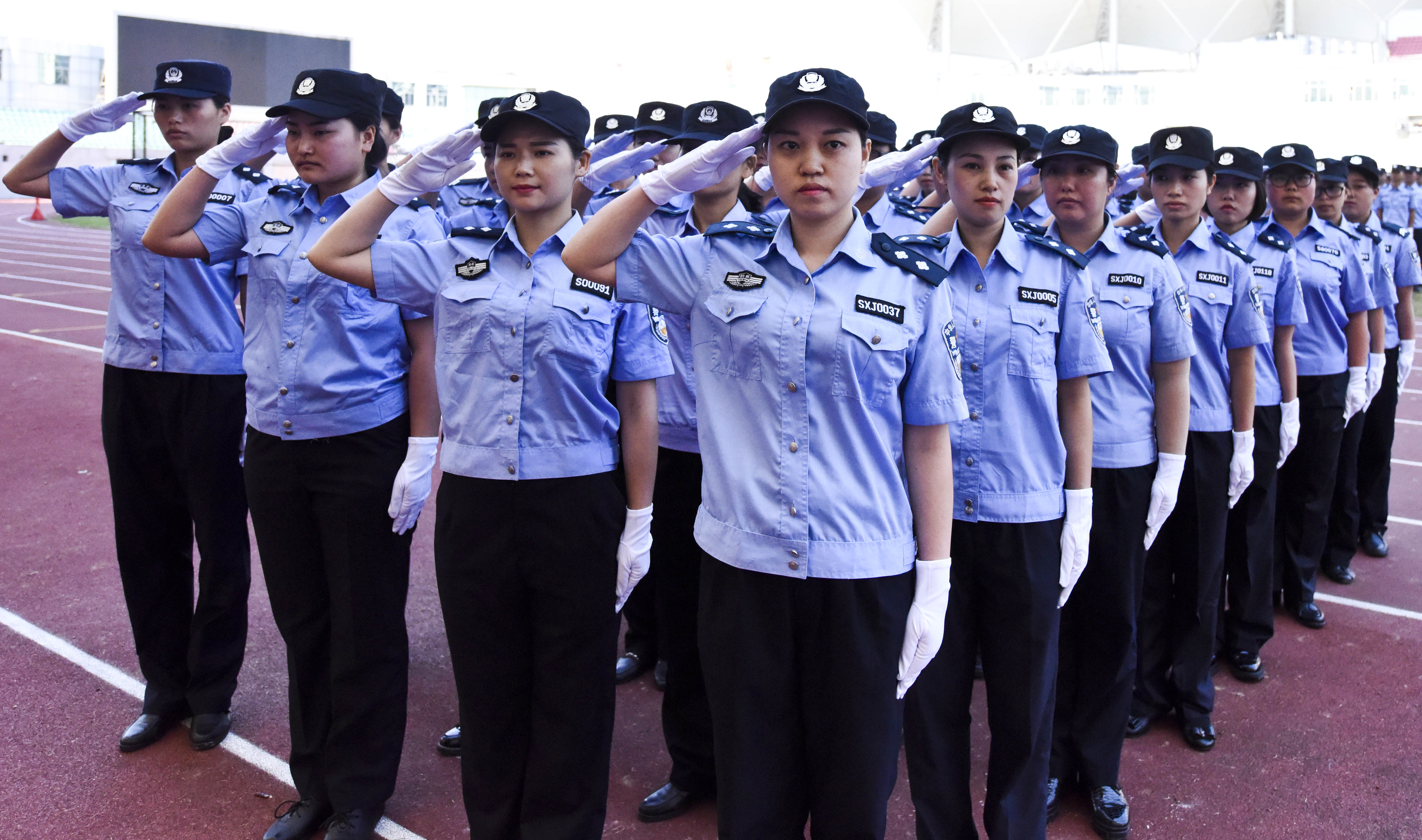 直击首届鹤城公安辅警队列会操现场