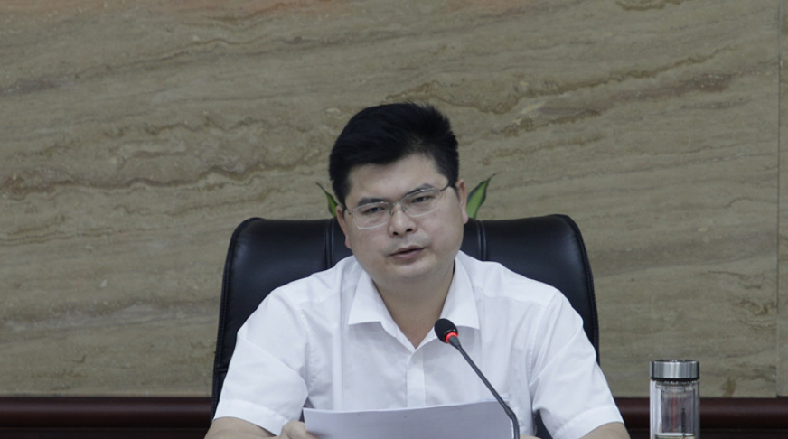 郑明明主持召开全区疫苗接种工作专题调度会_鹤城区人民政府