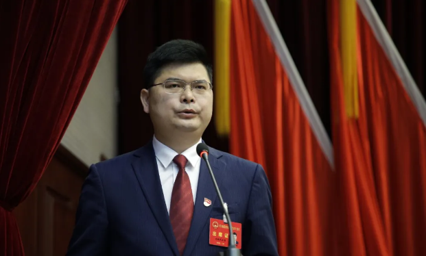 郑明明表示,将把忠诚注入灵魂,坚守为政之道;把发展作为首要,提振追赶