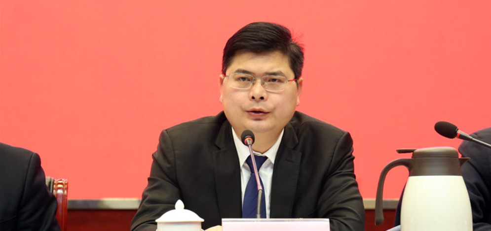郑明明要求,全区上下务必要以更高的站位狠抓落实,以更实的作风付诸
