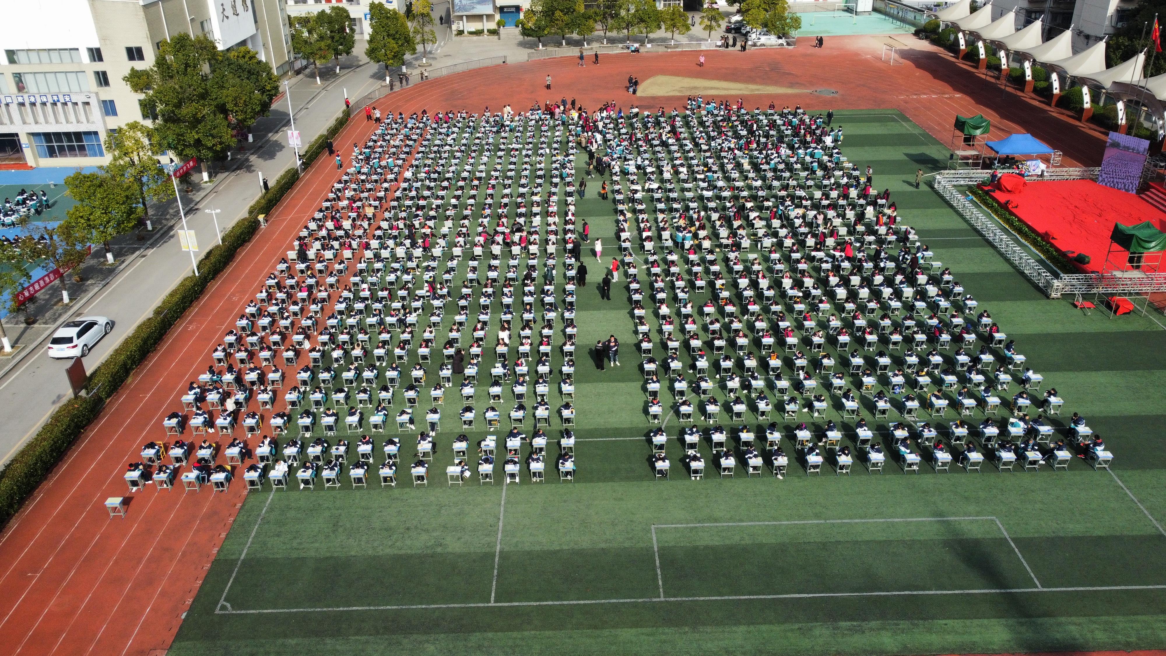 怀化四中千人同台挥毫竞技