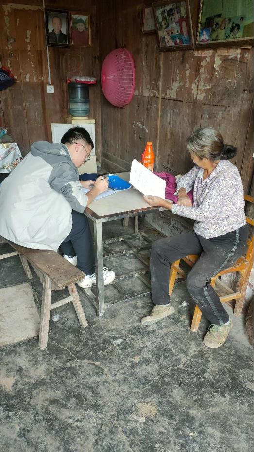 区审计局局暖心行动：为脱贫户送上医保“定心丸”